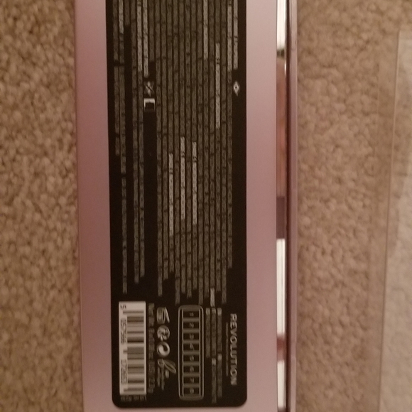 *FREE* NWT Makeup Revolution Brave Spirit Eye Shadow Palette - Picture 7 of 7